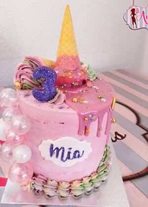 Tarta drip cake cono de helado