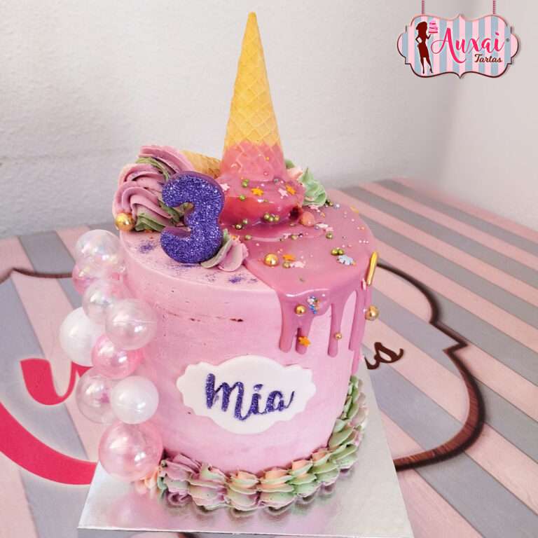 Tarta drip cake cono de helado