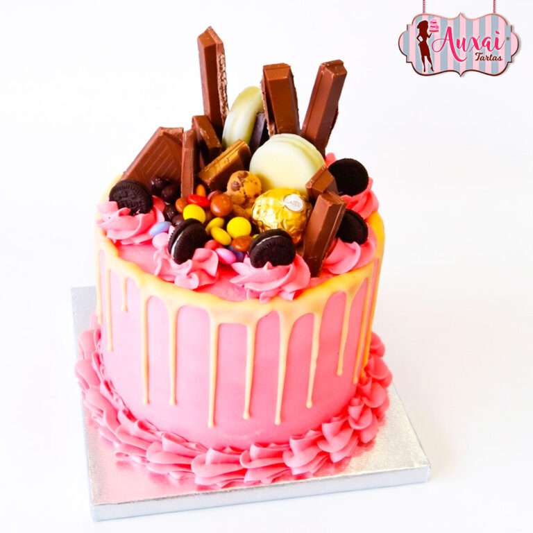Tarta drip cake rosa con chuches