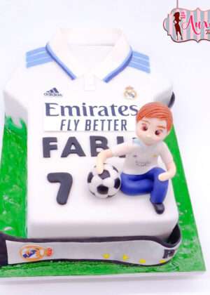 Tarta fútbol camiseta Real Madrid con niño