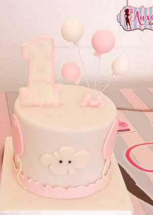 Tarta globos rosas y blancos 1 año con número 1 en blanco y rosa, ramo de globos rosas y blancos y nube sonriente en lateral
