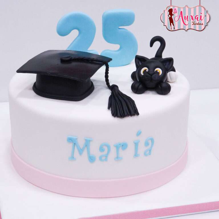 Tarta de Graduación María con Birrete y Mascota