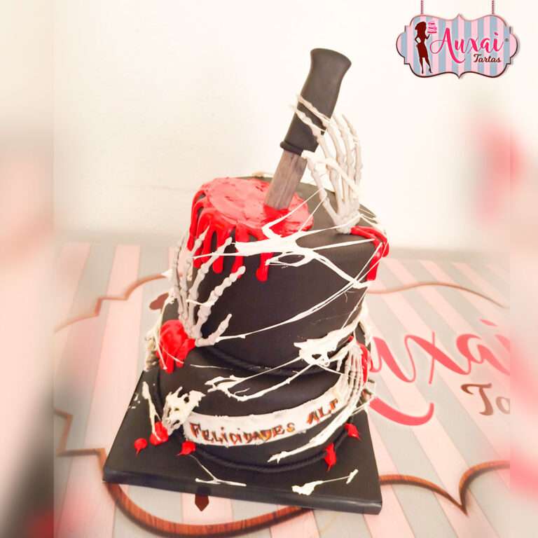 Tarta de Halloween Terrorífica con Cuchillo y Esqueleto