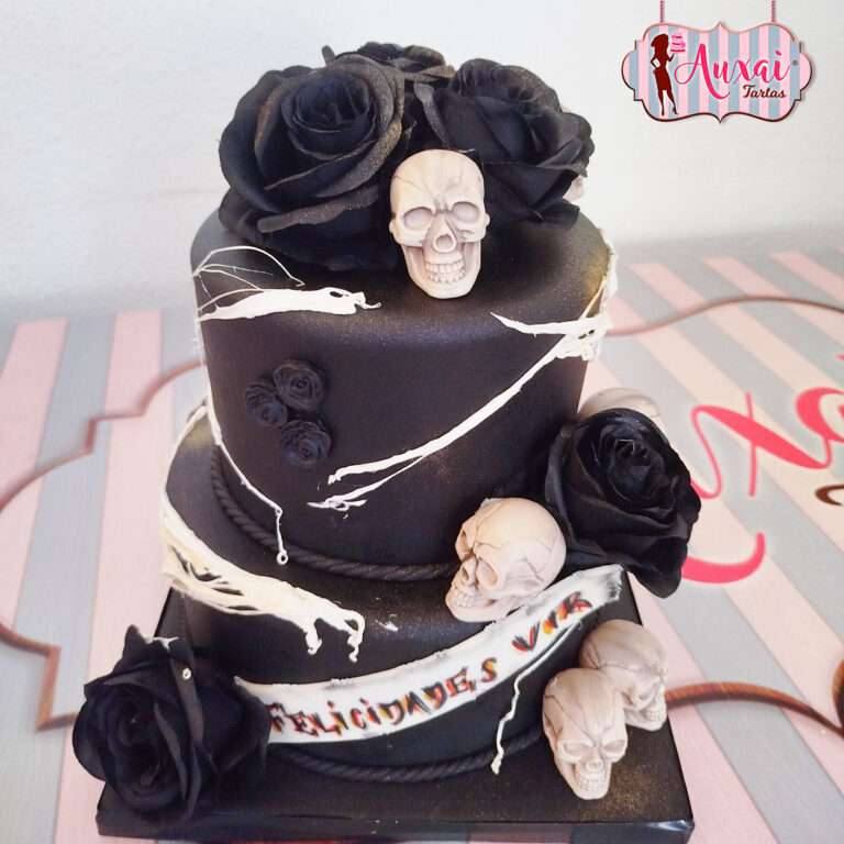 Tarta de Diseño Gótico Rosas Negras y Calaveras