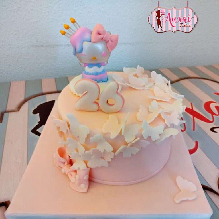 Tarta de Diseño Hello Kitty Funko Pop y Mariposas