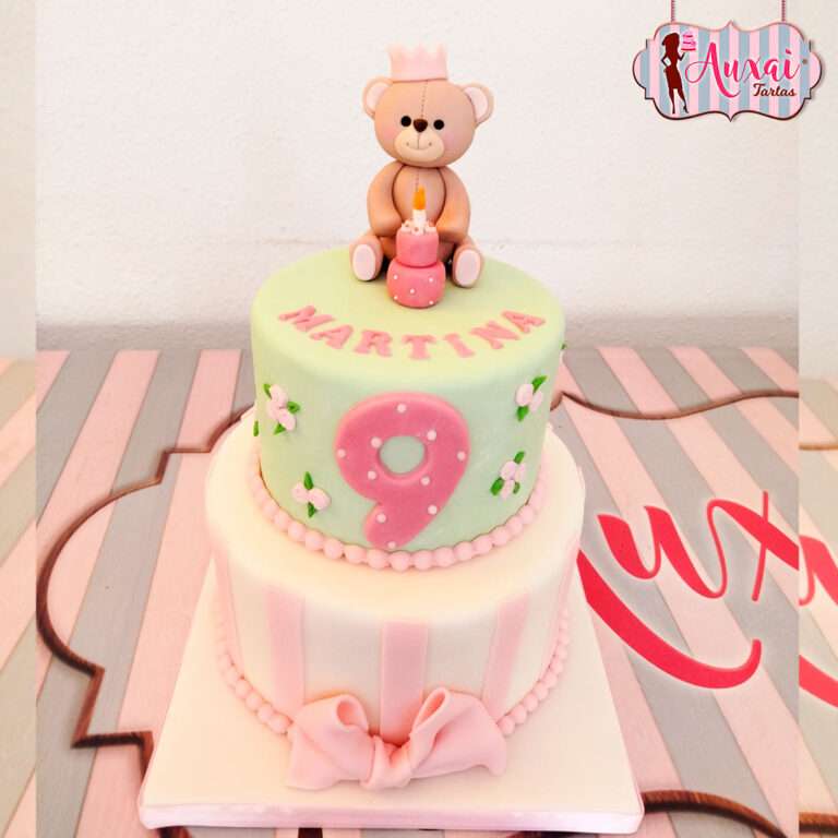 Tarta Infantil Osita Reina en Rosa y Menta