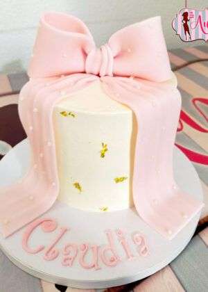 Tarta cumpleaños lazo rosa - sin fondant