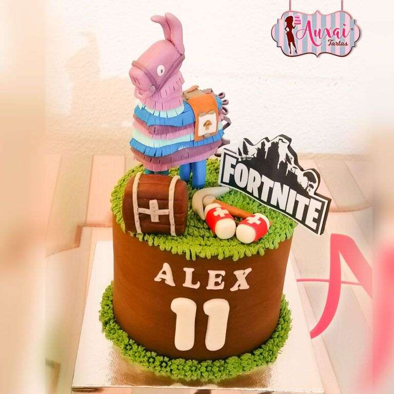 Tarta llama Fortnite - sin fondant