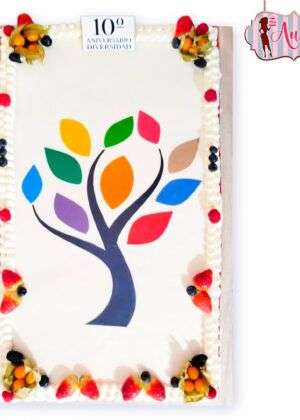 Tarta naked con logo de empresa y frutos rojos