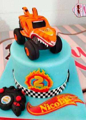 Tarta monster truck hotwheels de diseño personalizado con coche en 3D en Madrid
