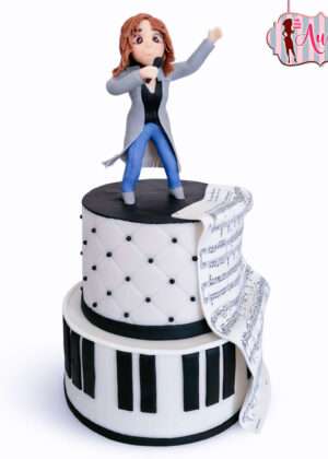 Tarta mujer cantando