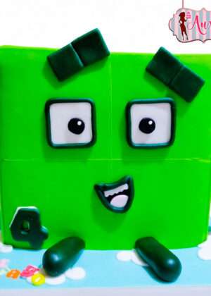 Tarta Numberblocks 3D Madrid con forma de personaje número cuatro de color verde en fondant.