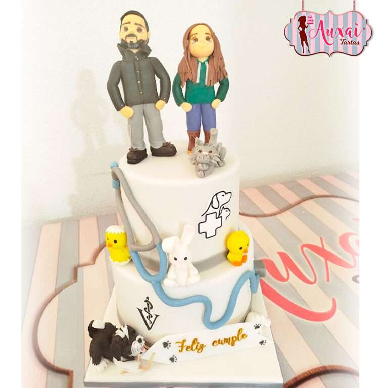 Tarta de Cumpleaños Veterinaria con Figuras Personalizadas