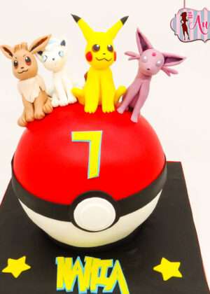 Tarta pokemon pokebola 4 personajes modelados a mano para cumpleaños infantil exclusivo en Madrid.