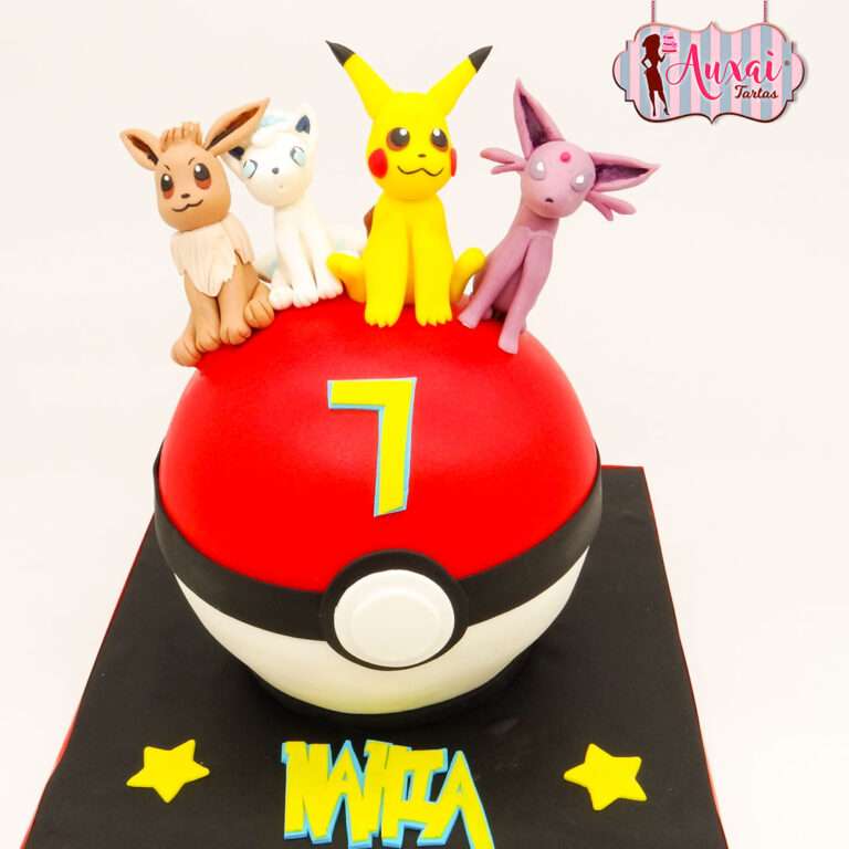 Tarta Escultórica Pokebola 3D con Personajes