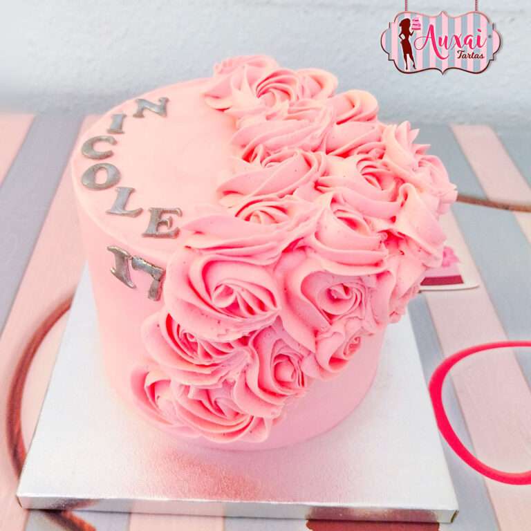 Tarta buttercream cascada de rosetones