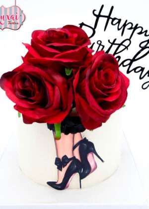 Tarta tacón y rosas artificiales