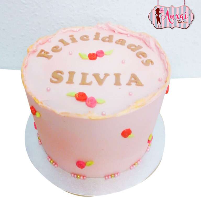 Tarta sencilla de flores y perlas