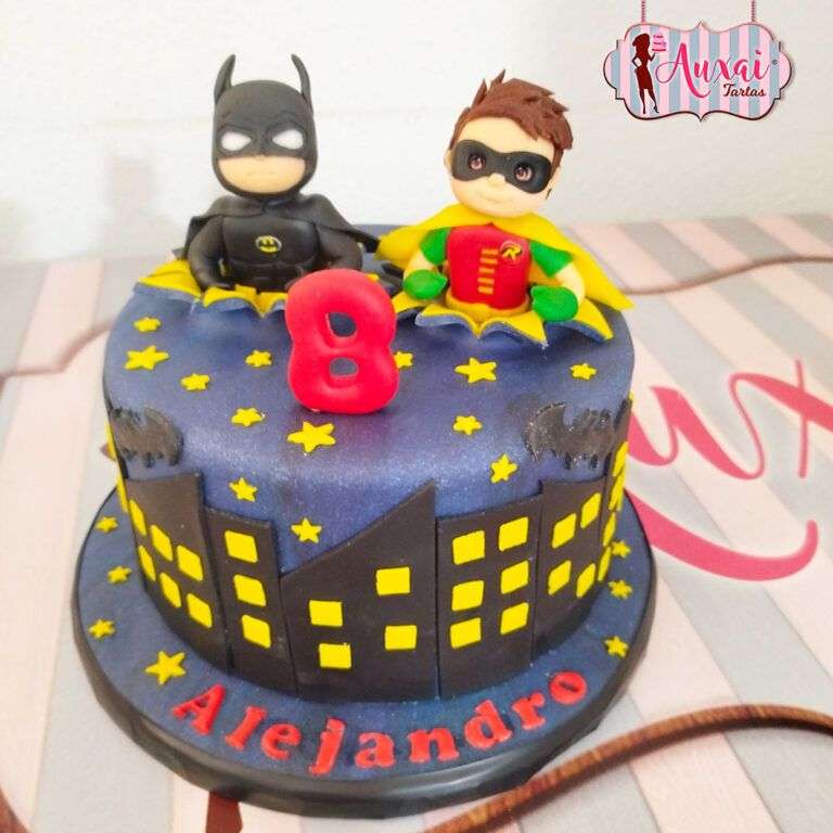 Tarta Temática de Batman y Robin en Fondant
