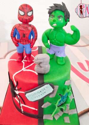 Tarta super heroes hulk y spiderman personalizada de fondant para un cumpleaños infantil de tres años en Madrid