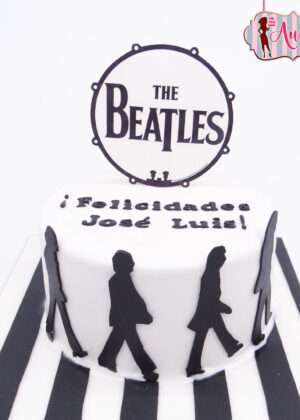 Tarta The Beatles blanco y negro